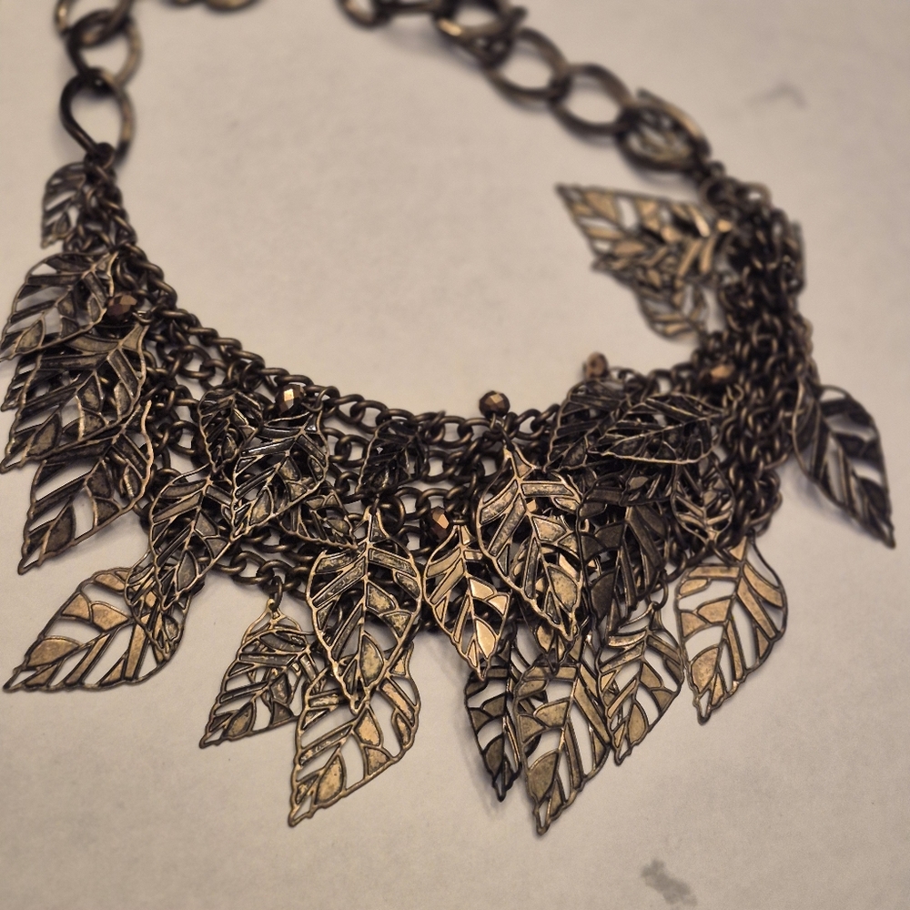 Elegant Gold Leaf Necklace